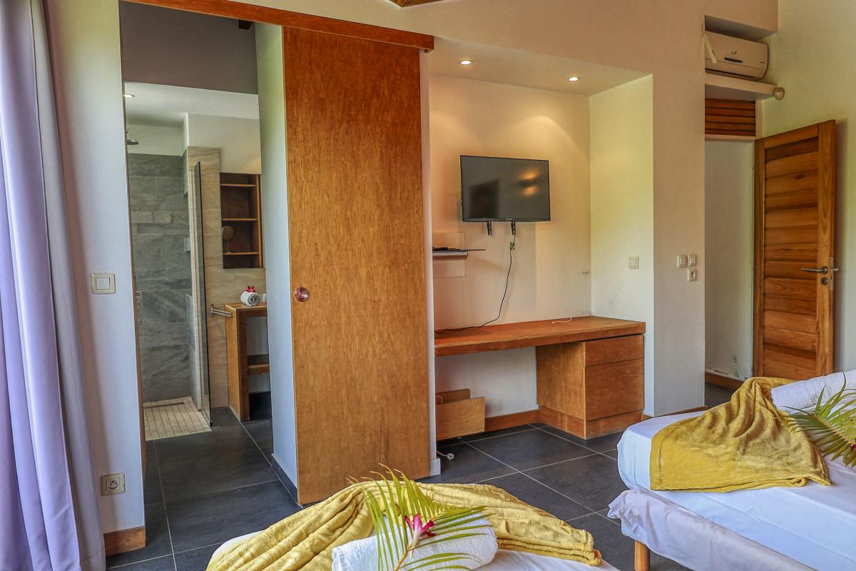 20.Location villa piscine Le Gosier Guadeloupe_Chambre 1